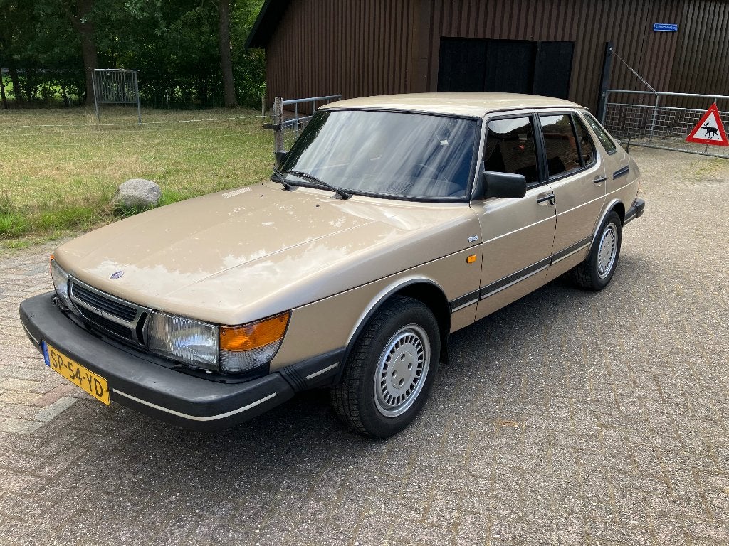 Saab 900 2.0 HB B6 1987 Beige, Auto's, 4 cilinders, Beige, Origineel Nederlands, 500 kg
