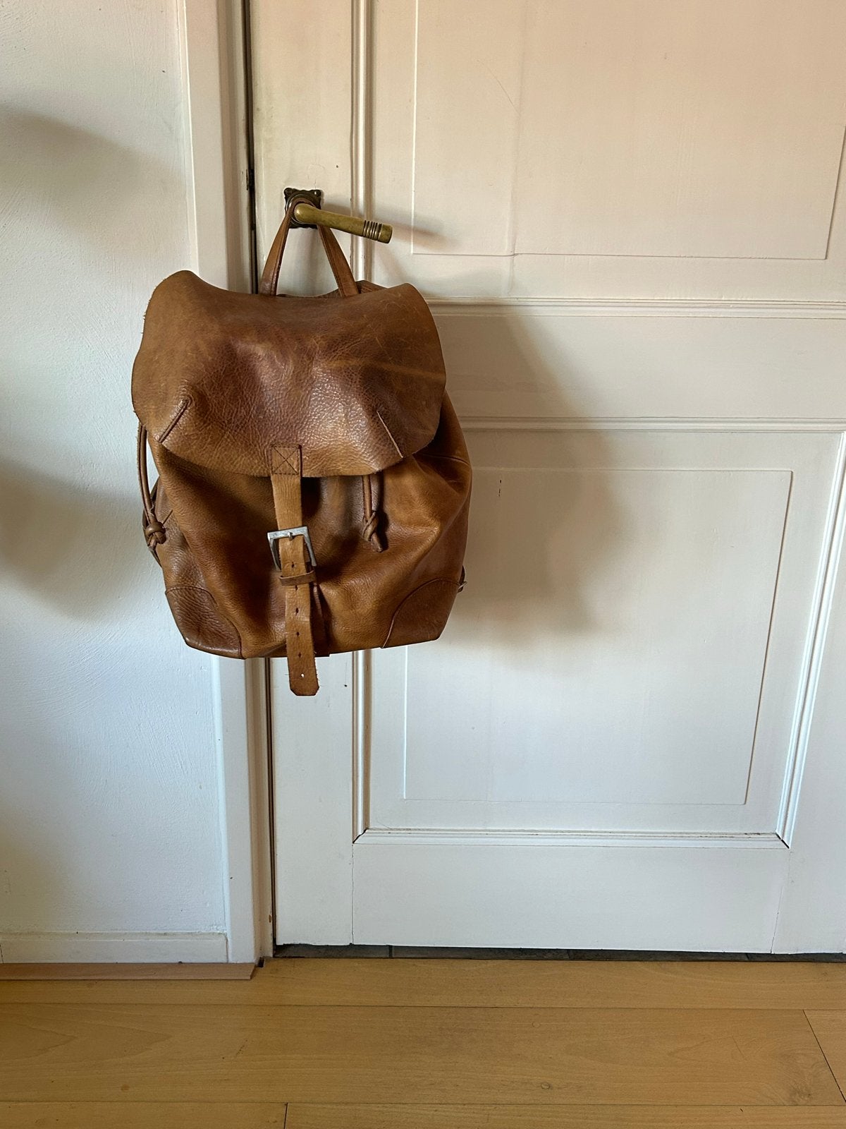 Leren bruine rugzak Studio Ruig - Vintage look, Sieraden, Tassen en Uiterlijk, Tassen | Rugtassen, Gebruikt, 25 tot 40 cm, Ophalen