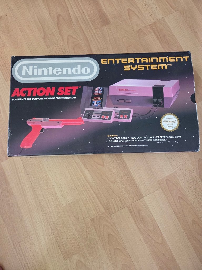 Nintendo Entertainment System (NES) Action Set, Ophalen of Verzenden, Gebruikt, Met 2 controllers, Met zapper/pistool