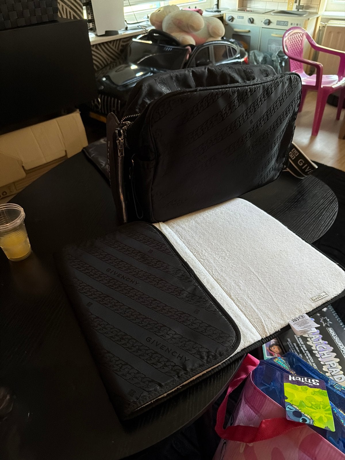 Givenchy luiertas met verschoonmatje, Ophalen of Verzenden, Zo goed als nieuw, Schoudertas