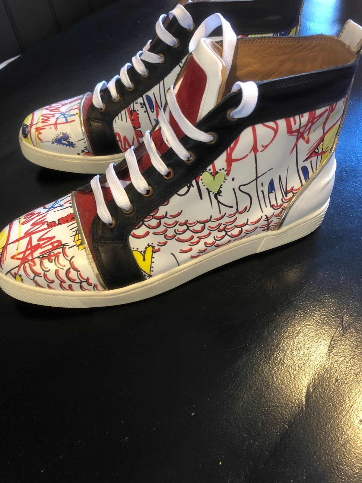 Christian Louboutin Sneakers - Unieke Graffiti Stijl, Ophalen of Verzenden, Zo goed als nieuw, Overige kleuren, Sneakers of Gympen