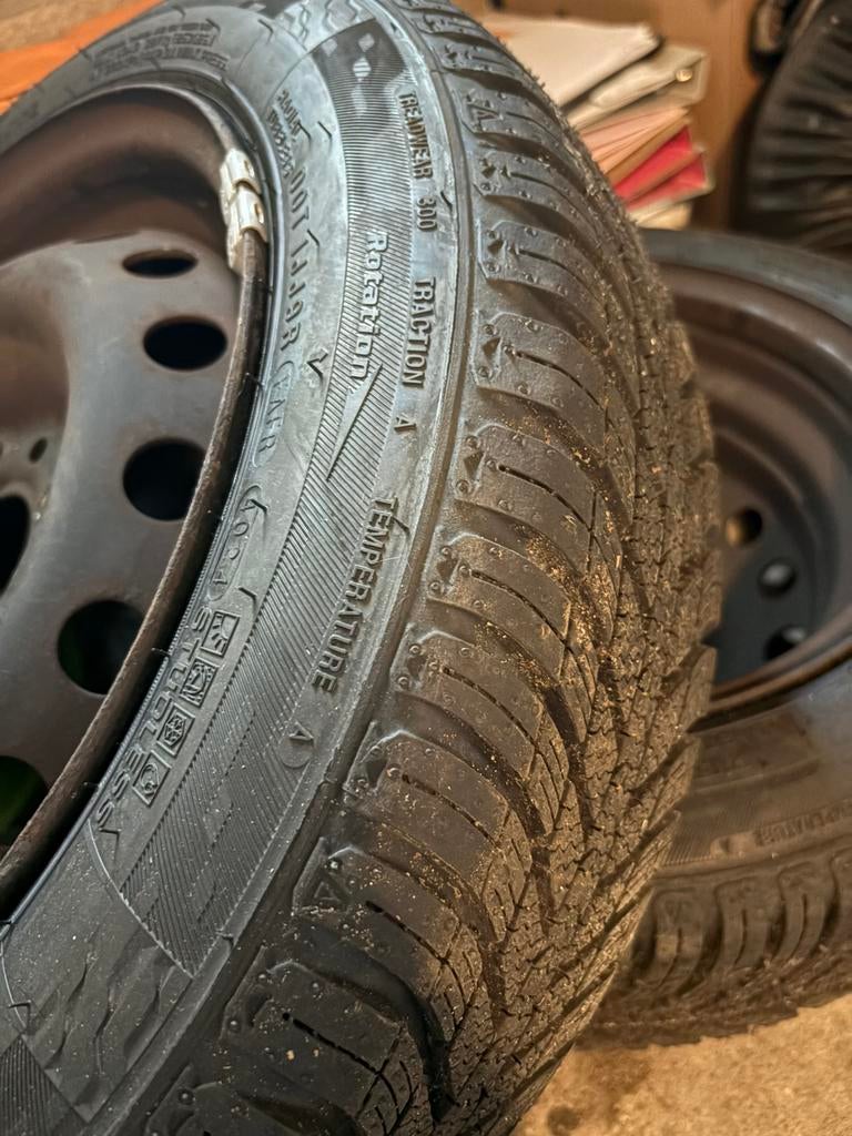 2 vrijwel nieuwe all season banden 155/65 R14 op stalen velg, Ophalen, Zo goed als nieuw