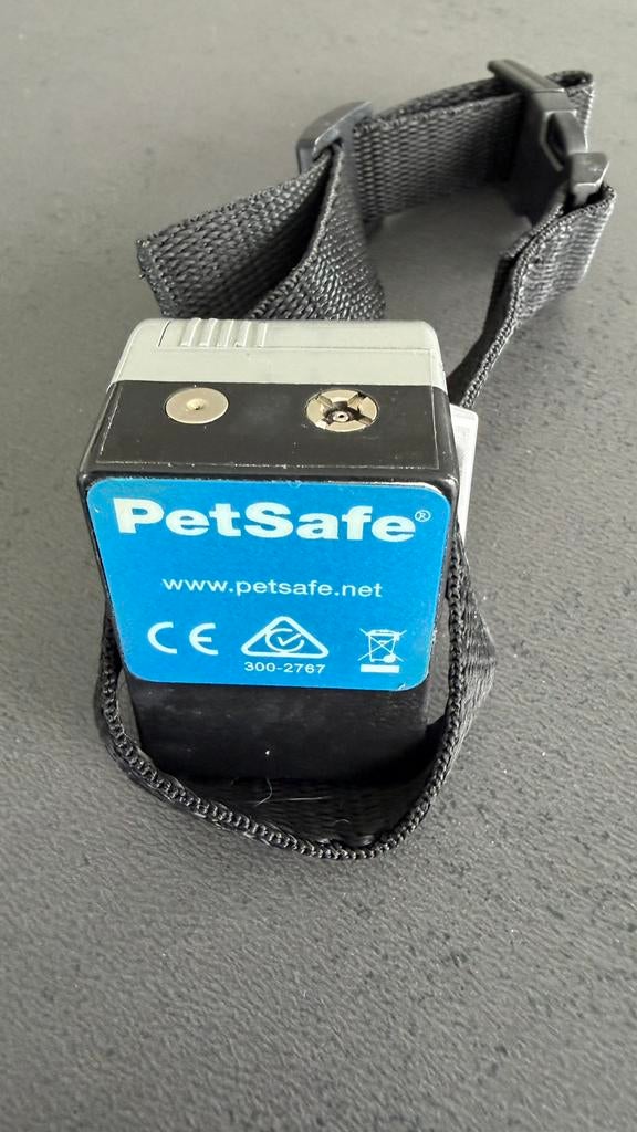 Te koop patsafe voor honden, met citronella spray, Ophalen, Zo goed als nieuw