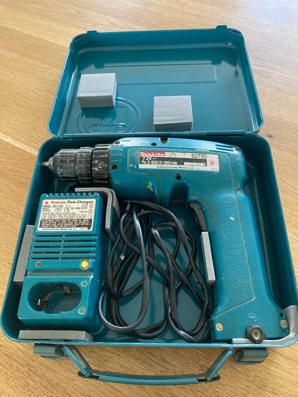 Makita Snoerloze schroef/boormachine, Ophalen of Verzenden, Zo goed als nieuw, Minder dan 400 watt