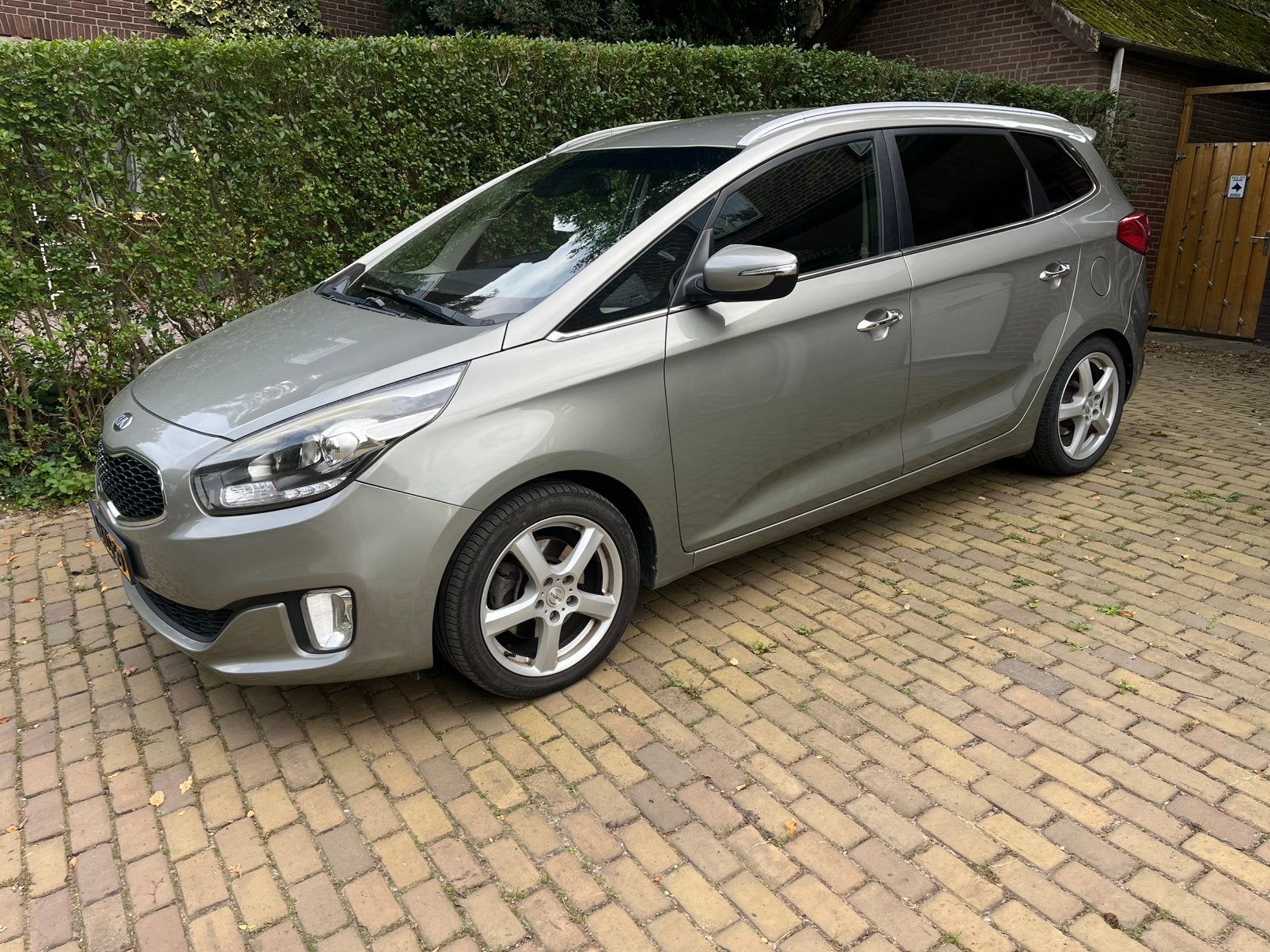 Kia Carens 1.7 Crdi 100KW 2013 Grijs, 136 pk, 4 cilinders, 1685 cc, 7 stoelen