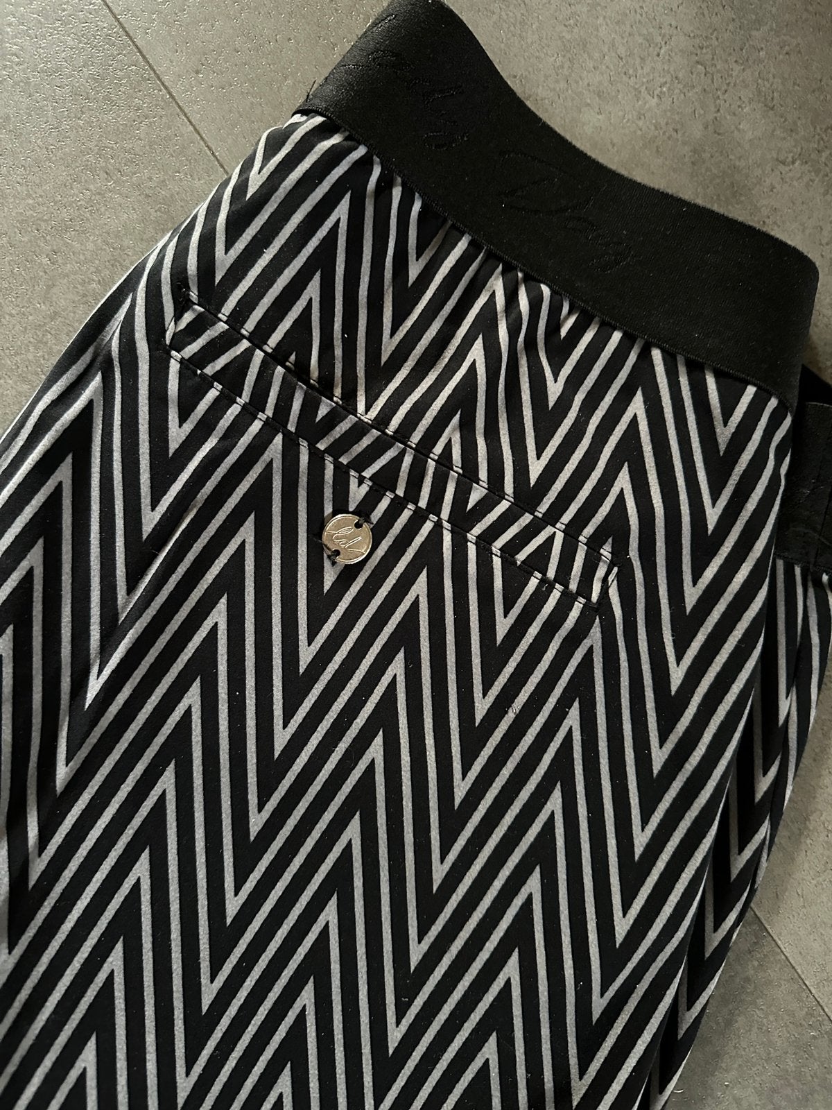 LADY DAY flairbroek travelstof flair broek L zwart grijs, Maat 38/40 (M), Zwart, Ophalen of Verzenden, Zo goed als nieuw