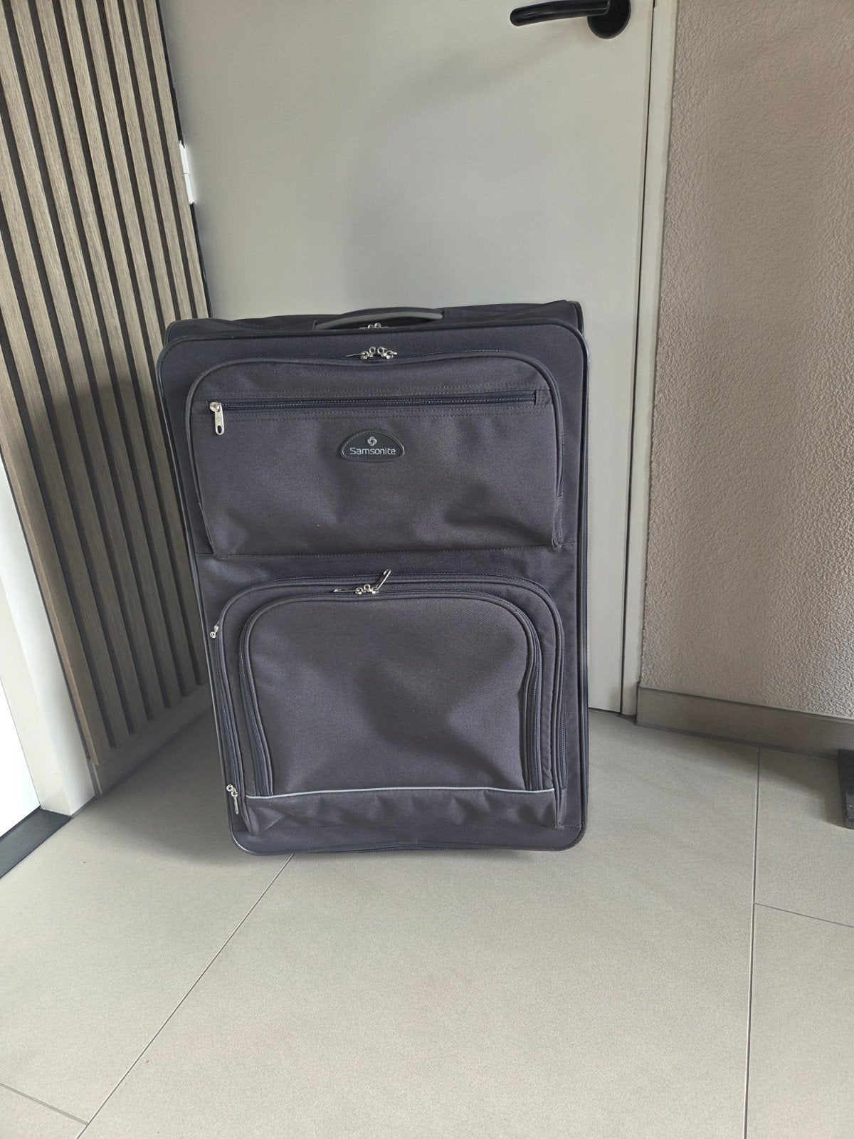 zwarte Samsonite Koffer met 2 wieltjes, Sieraden, Tassen en Uiterlijk, Uitschuifbare handgreep, Zo goed als nieuw, Zacht kunststof