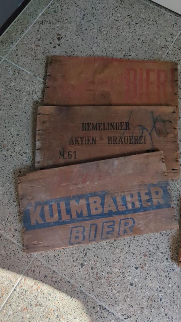 Planken van kistjes van oude Duitse bier merken, Ophalen, Gebruikt, Reclamebord, Plaat of Schild, Overige merken
