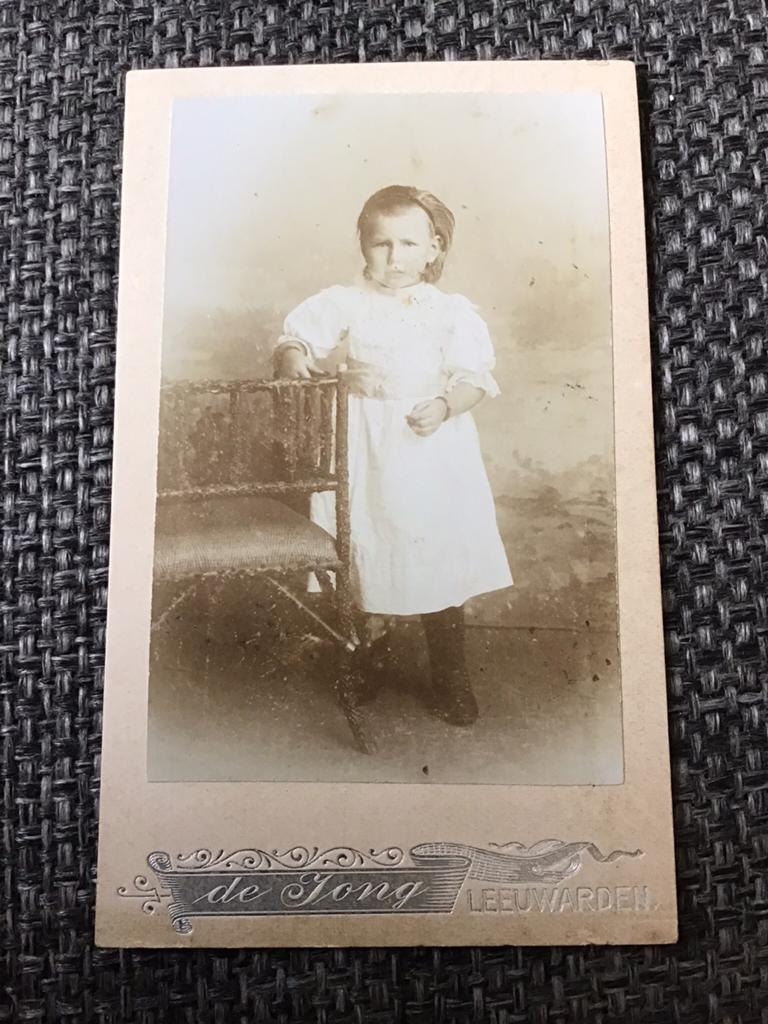 CDV, Meisje, DE JONG, LEEUWARDEN, Carte de Visite, Gebruikt, Foto, Ophalen of Verzenden, Voor 1940