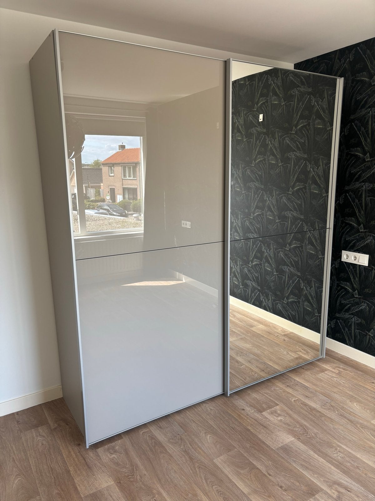 Moderne kledingkast met schuifdeuren en spiegel (200x217x64), Ophalen, 200 cm of meer, 150 tot 200 cm, Zo goed als nieuw