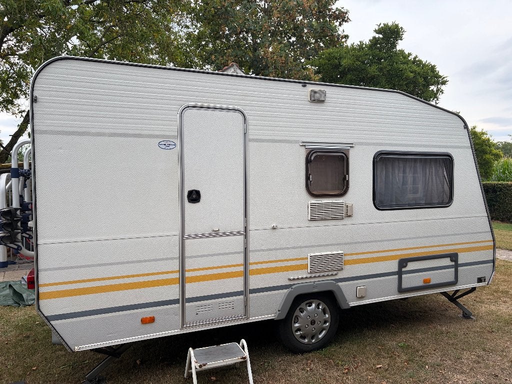 Knaus Country 395 uit 1994 met voortent en luifel, Caravans en Kamperen, Treinzit, Particulier, Knaus, Tot en met 4