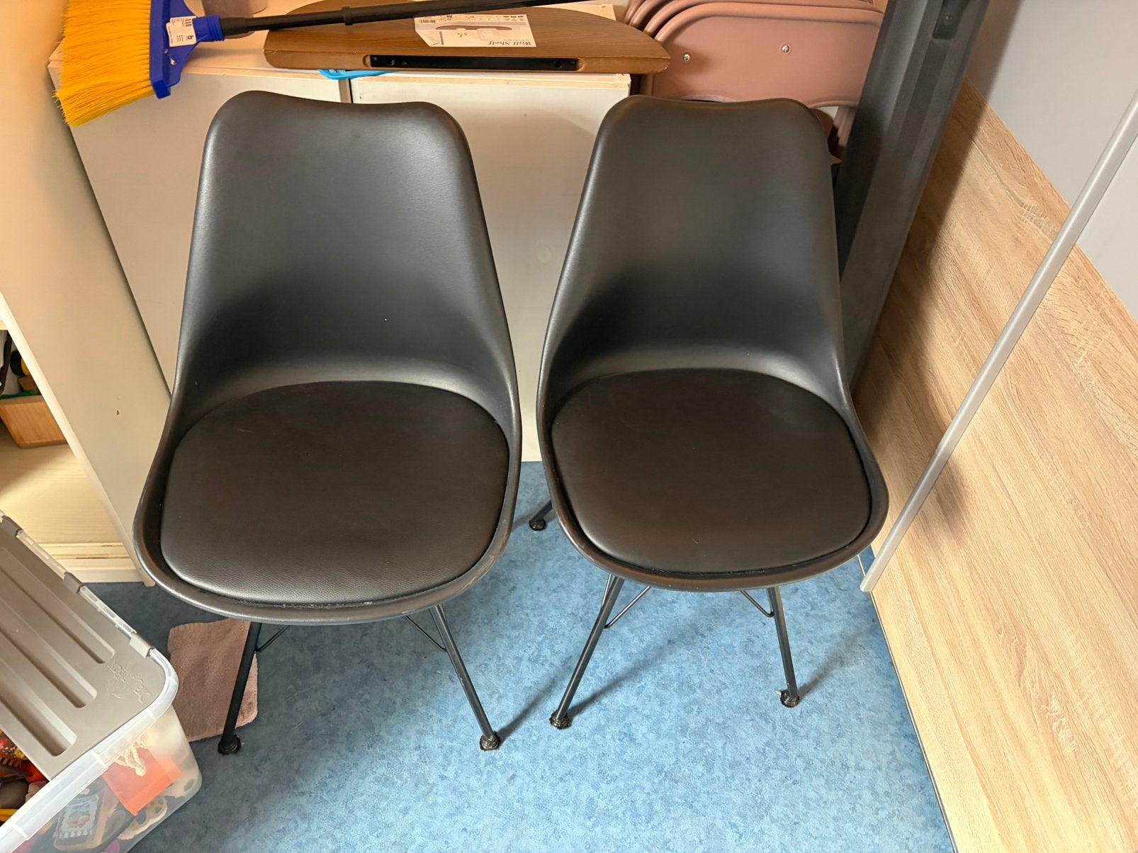 2 kick stoelen, Ophalen, Kunststof, Twee, Zwart