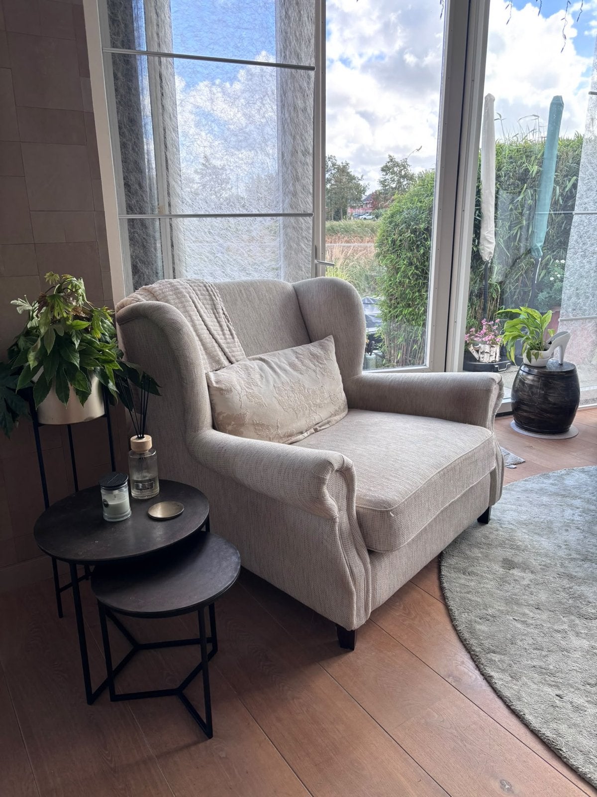 Comfortabele fauteuil met stoffen bekleding, Huis en Inrichting, Ophalen, Gebruikt, Stof, 125 cm of meer