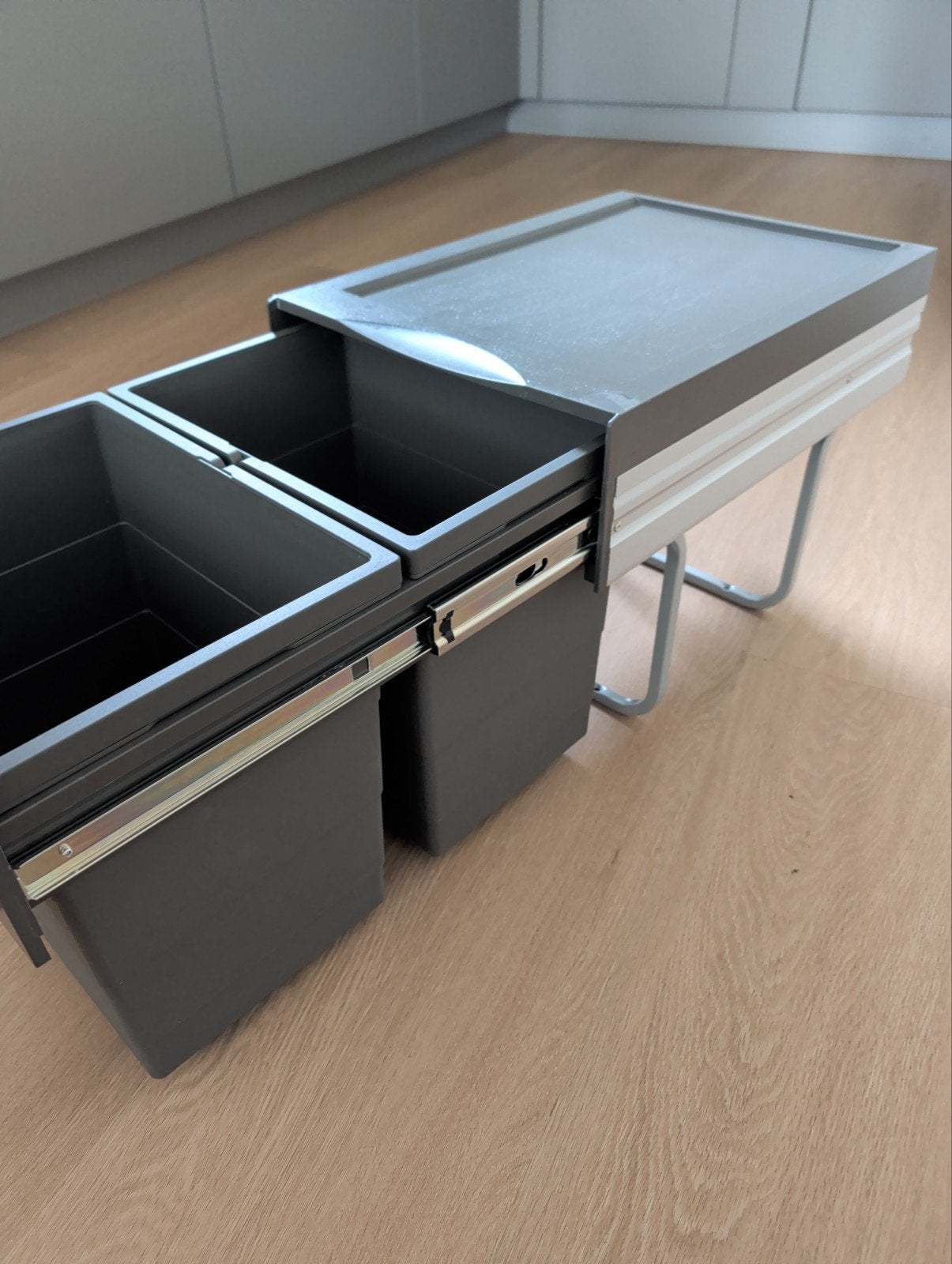Hailo inbouw afvalemmer met montagemateriaal, Huis en Inrichting, Woonaccessoires | Prullenbakken, Ophalen, Kunststof, Gebruikt