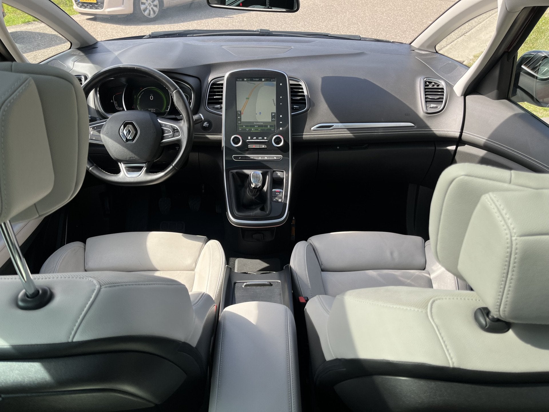 Renault Grand Scénic TCe 132 PK Bose / Dealer onderhouden /, Auto's, Voorwielaandrijving, Gebruikt, Euro 6, 4 cilinders