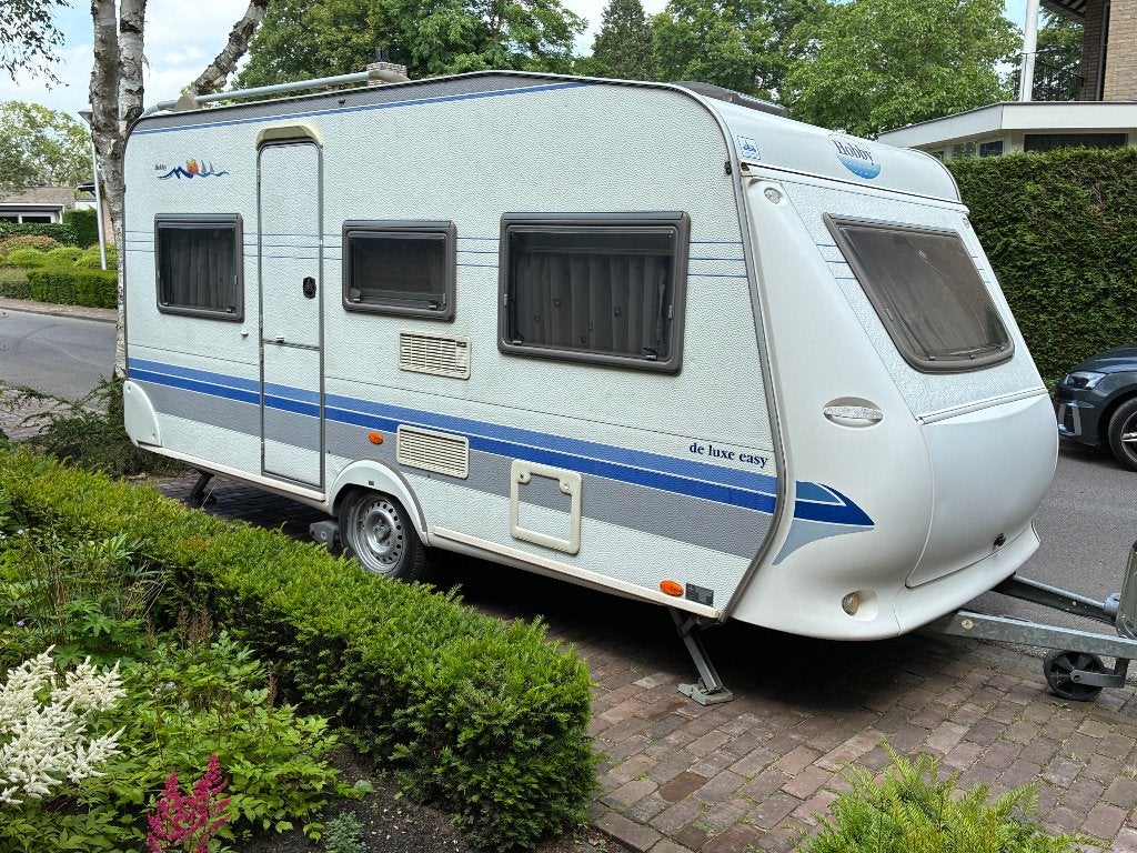 Hobby 450 UF de Luxe Easy, Caravans en Kamperen, Caravans, Particulier, tot en met 4, 1000 - 1250 kg, Rondzit, Hobby, 2 aparte bedden