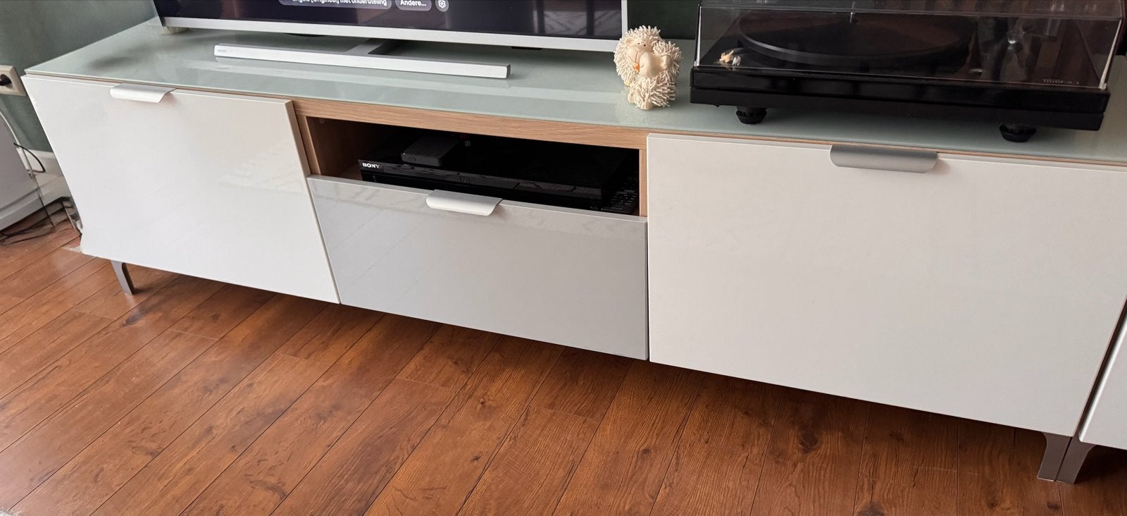 IKEA Besta Hang-/TV-meubel Wit Hoogglans met Houten Blad, Ophalen, Gebruikt, 150 tot 200 cm, 25 tot 50 cm