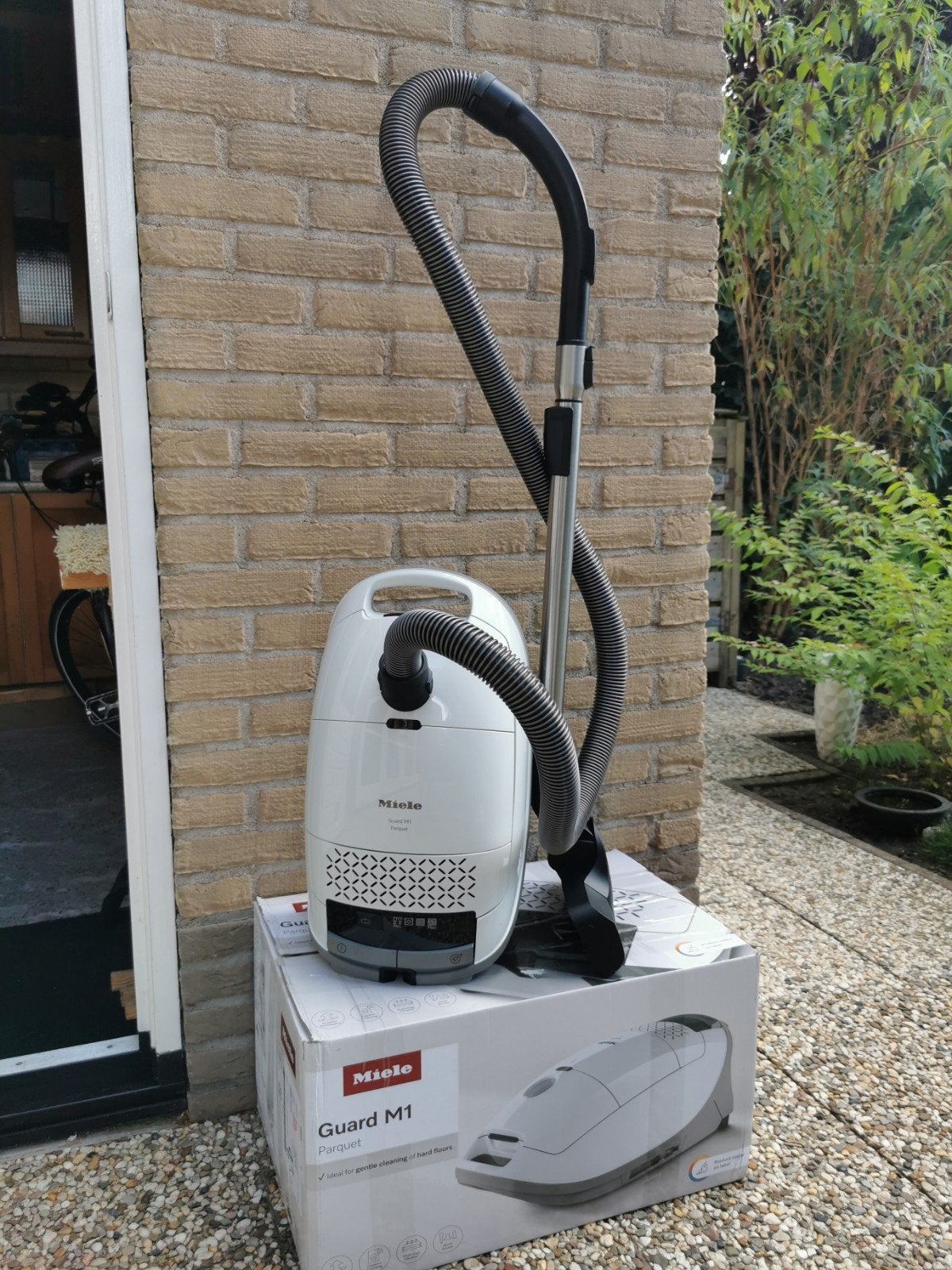 Miele Guard M1 Parquet van 13-06-2026, Witgoed en Apparatuur, Stofzuigers, Nieuw, Ophalen of Verzenden, Miele, Sledestofzuiger