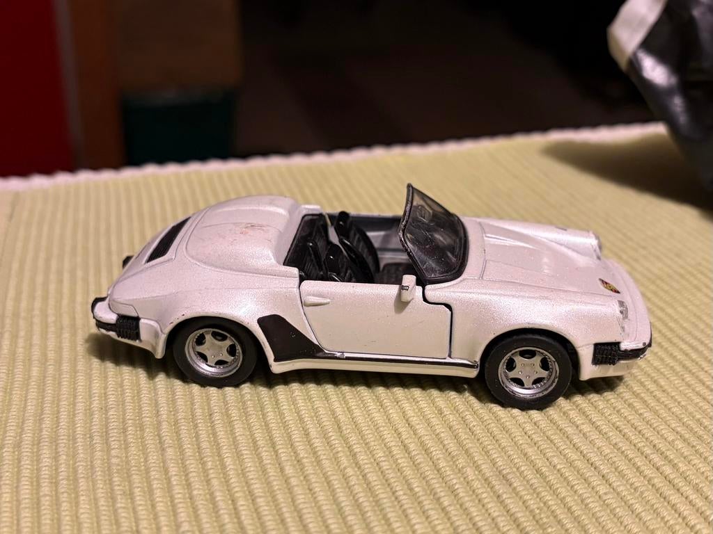 Porsche 911 Speedster (Maisto Shell), Hobby en Vrije tijd, Modelauto's | Overige schalen, Ophalen of Verzenden, Gebruikt, Auto