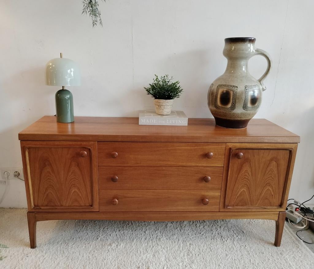 Vintage dressoir, Stateroom voor Stonehill Furniture, Ophalen, ., Zo goed als nieuw, .