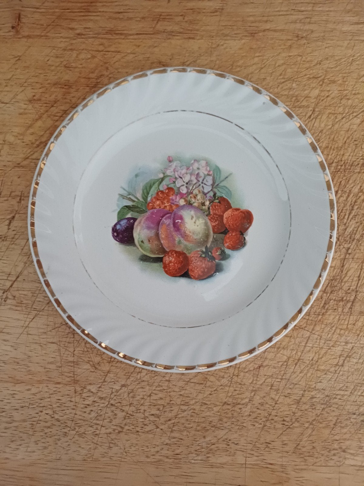 Antiek Bord van Nimy met decoratief Fruitdecor sleets randje, Verzenden