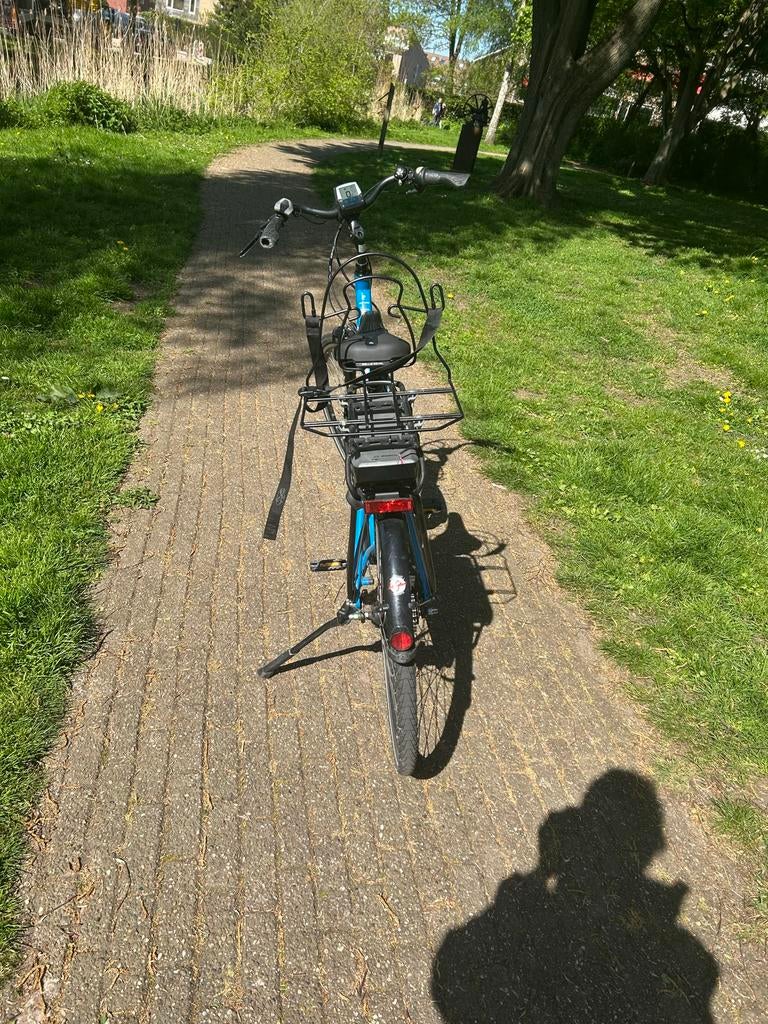 Blauwe elektrische victoria fiets, Ophalen