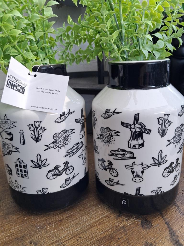 Set van 2 Dutch Design vazen zwart wit, Ophalen of Verzenden, Aardewerk of Porselein, Minder dan 50 cm