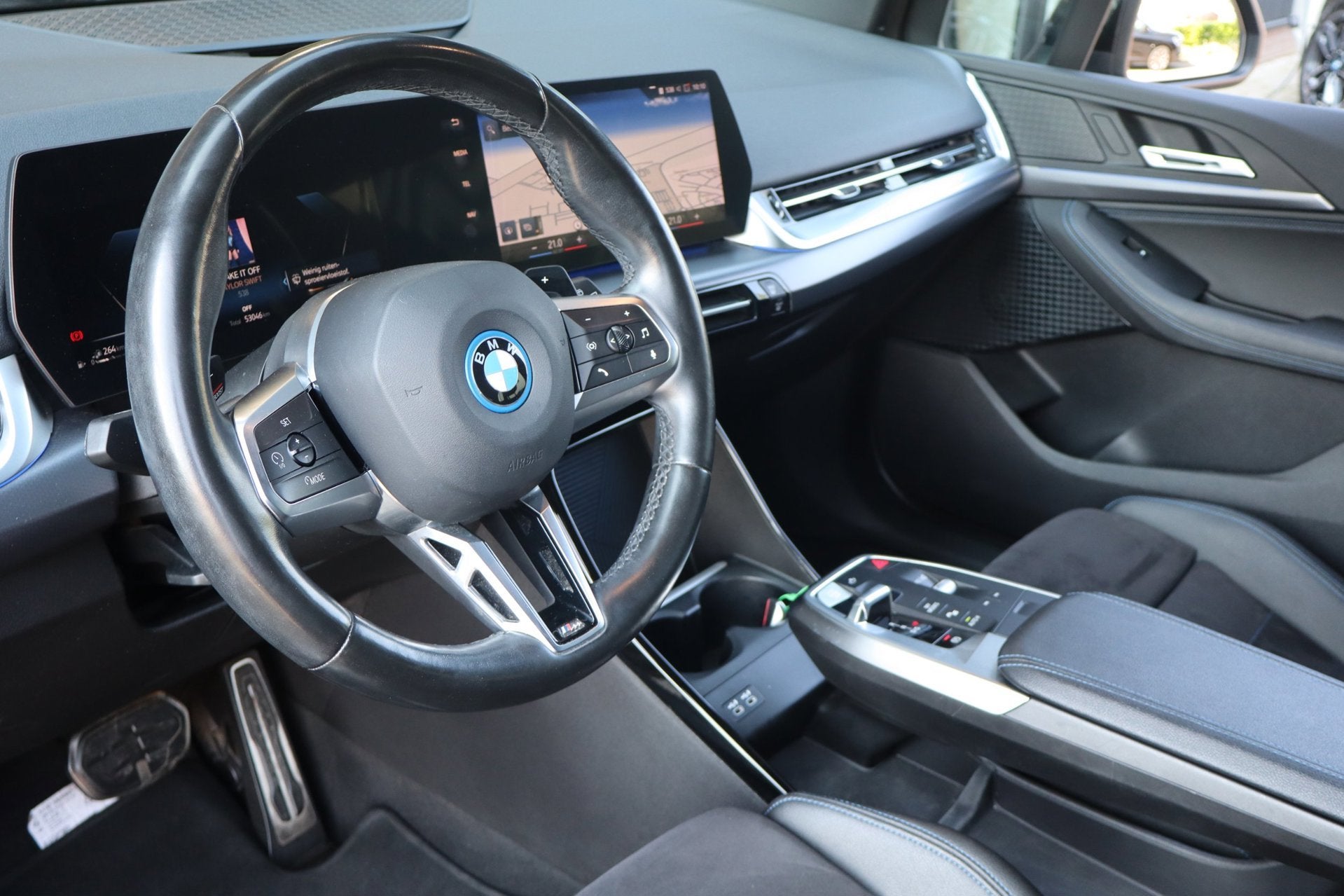 BMW 2-serie Active Tourer 225e xDrive M Sport|Automaat|Led|N, Automaat, Dealer onderhouden, 1800 kg, Gebruikt
