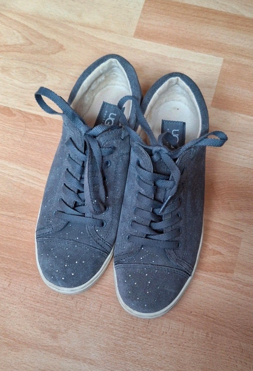 Ugg Australia suède grijze sneakers met glitter maat 37/38, UGG, Ophalen of Verzenden, Grijs, Sneakers of Gympen