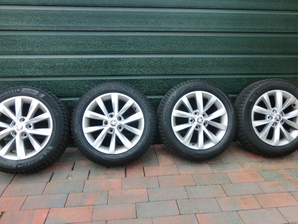 originele Skoda velgen met banden steekmaat 5x112, Ophalen, Zo goed als nieuw