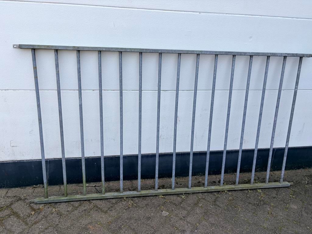 Hekwerk staal met palen, Ophalen of Verzenden, Zo goed als nieuw, IJzer, Sierhekwerk
