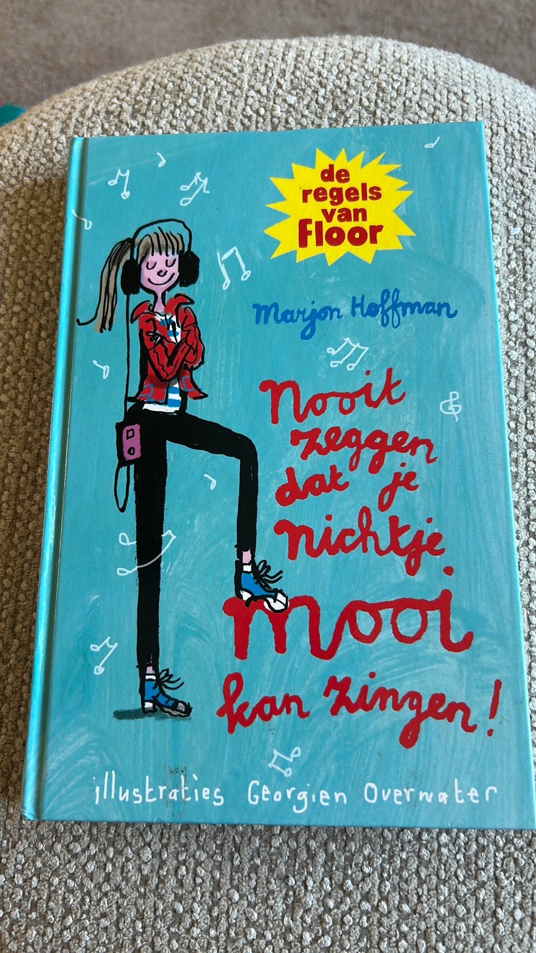 Nooit zeggen dat je nichtje mooi kan zingen!, Fictie algemeen, Ophalen of Verzenden, Zo goed als nieuw, Marjon Hoffman