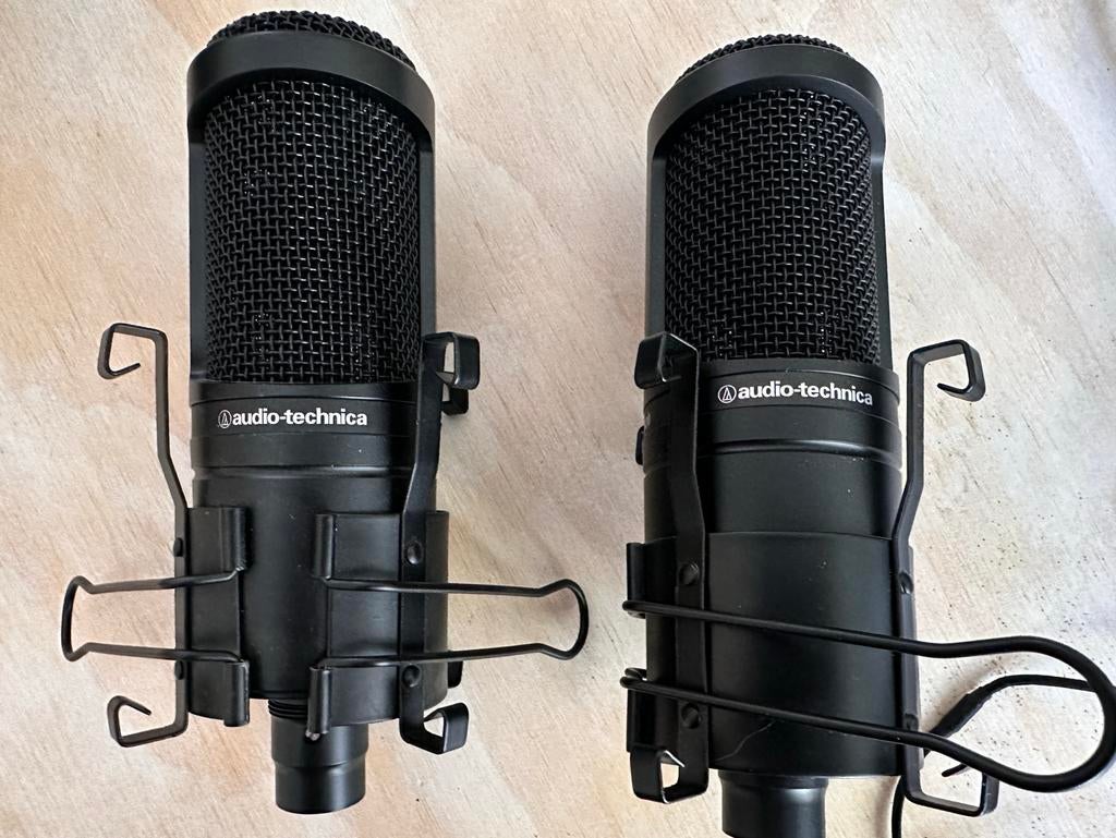 Complete podcast set NIEUW (microfoons, statieven, focusrite, Ophalen, Zo goed als nieuw, Studiomicrofoon
