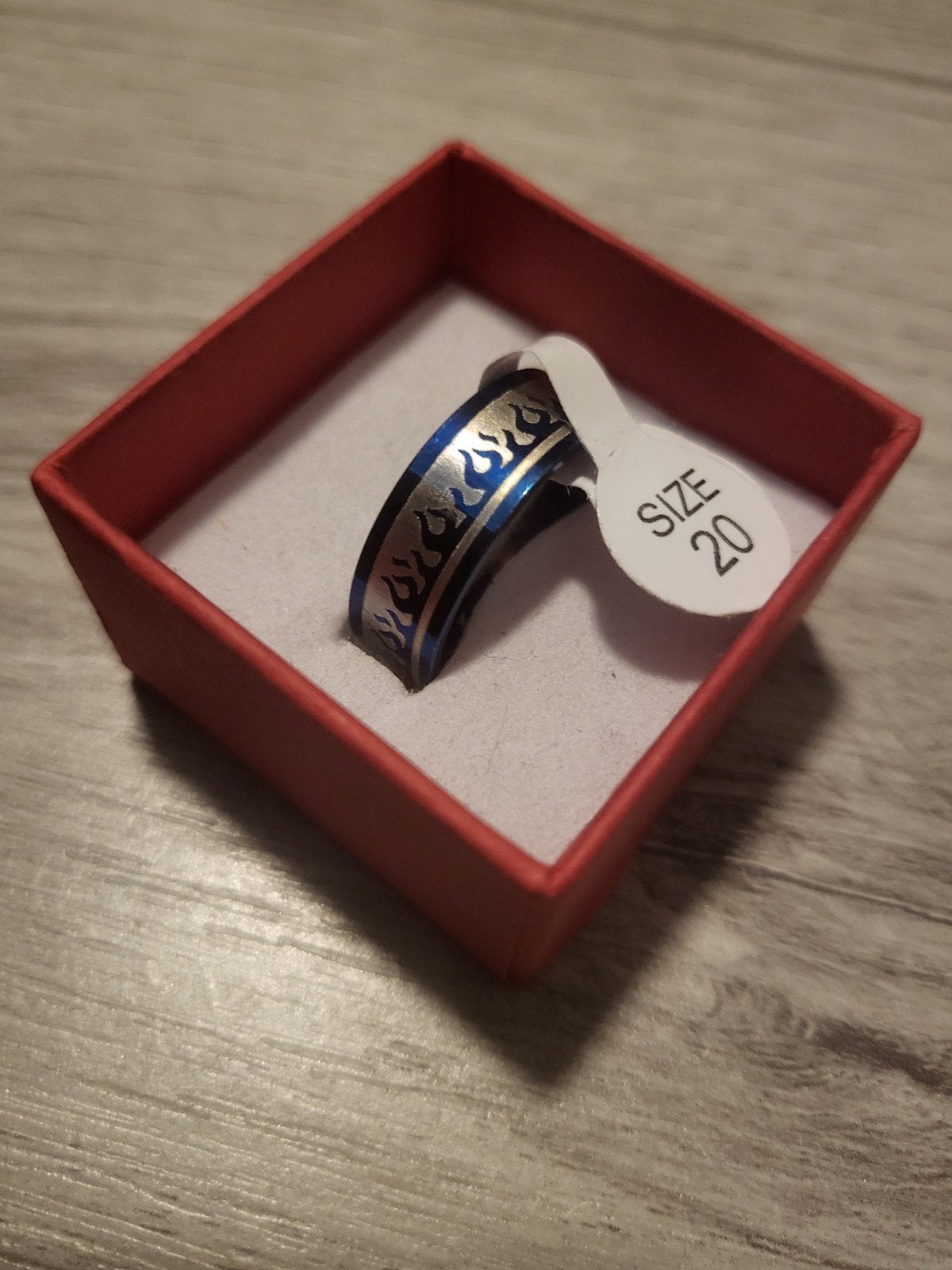Nieuwe ring met vlammen design - Maat 20, 19 tot 20, Nieuw, Ophalen of Verzenden, Dame of Heer