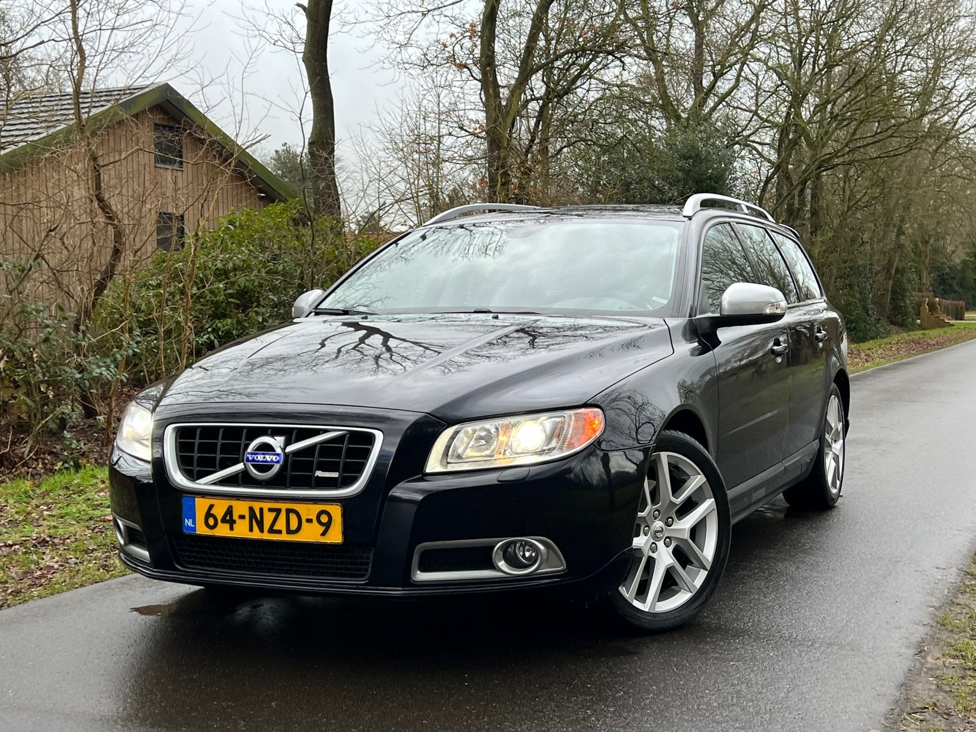 Volvo V70 2.0T R-Edition | Navi + Leder + Cruise Nu € 9.97, Voorwielaandrijving, Euro 5, Zwart, 4 cilinders