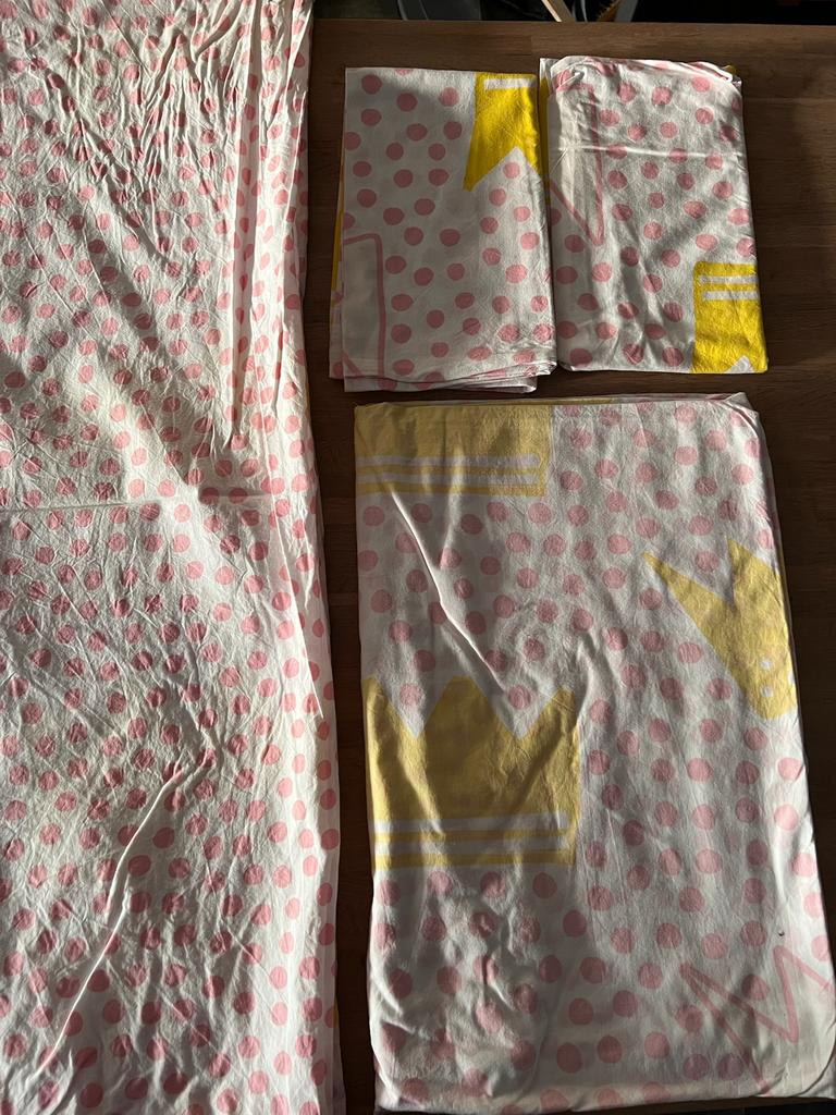 2x glow in the dark dekbedovertrek hema kroontjes  roze stip, Ophalen of Verzenden, Zo goed als nieuw, Jongetje of Meisje, Dekbedovertrek