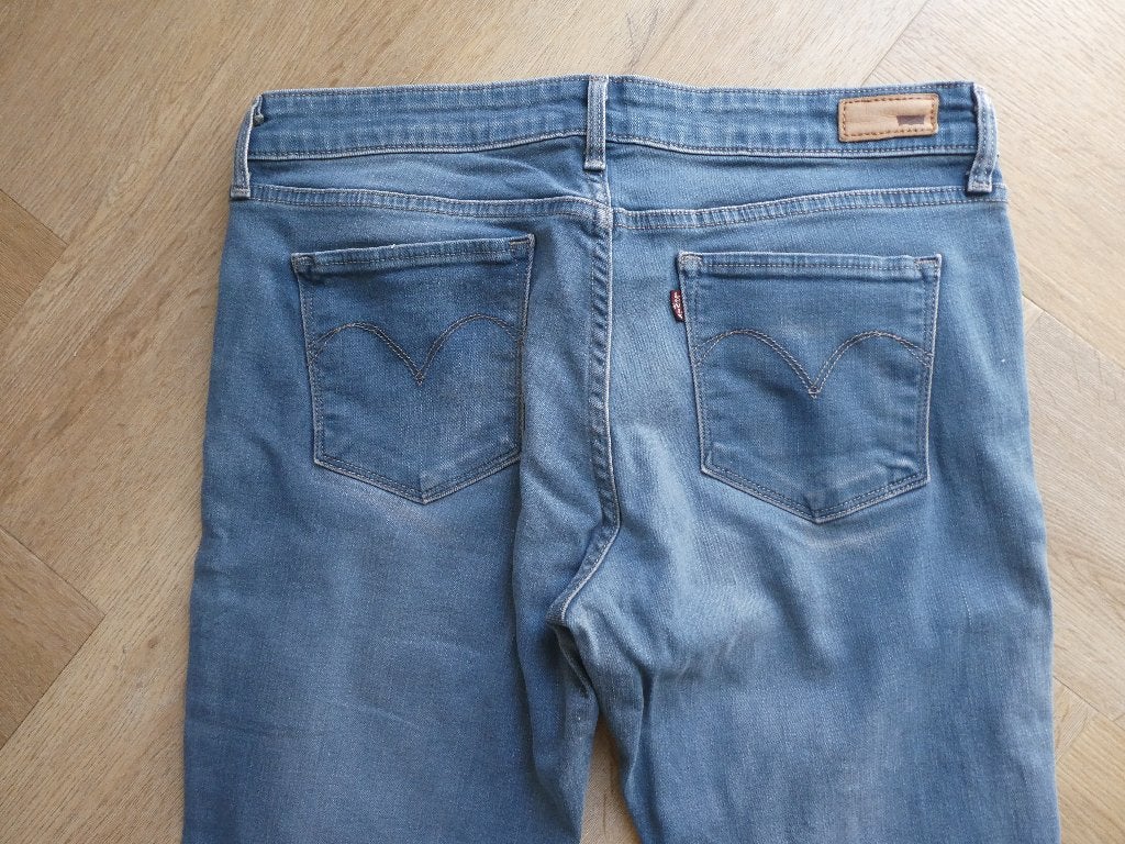 Levi Demi Curve spijkerbroek maat 31, Blauw, Ophalen of Verzenden, Zo goed als nieuw, W30 - W32 (confectie 38/40)
