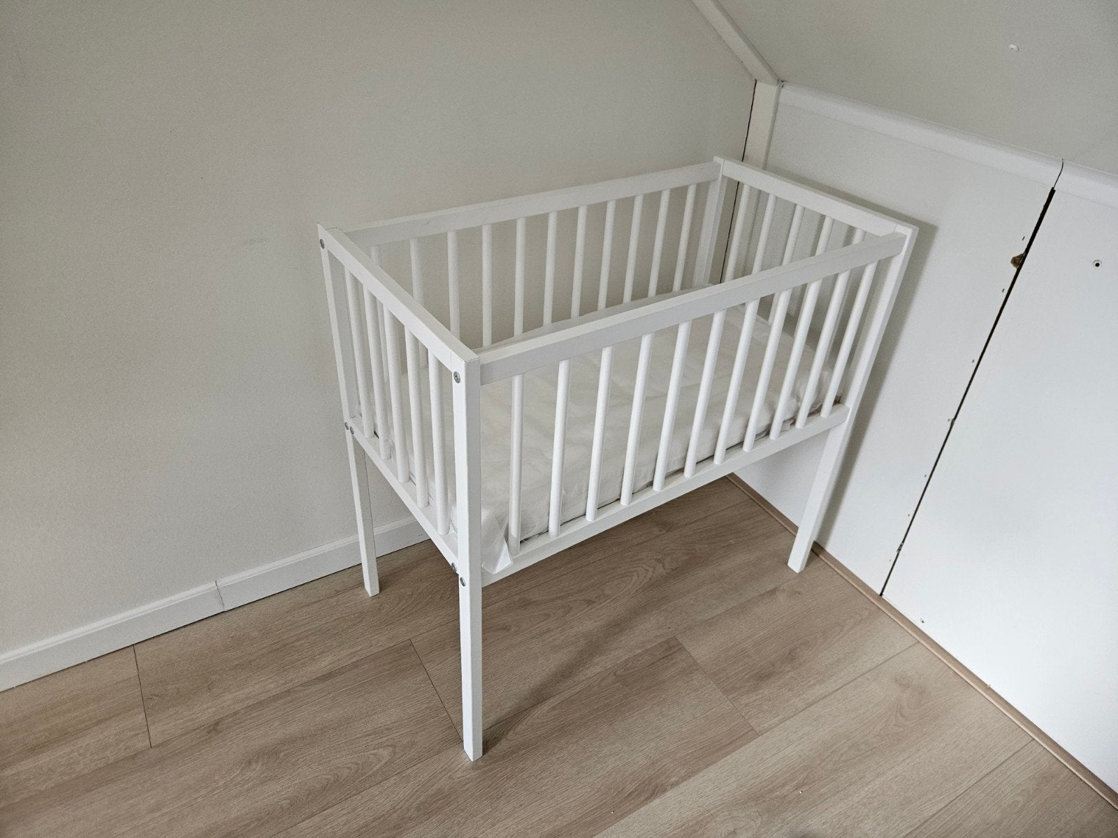 Wit houten wiegje met matras, Ophalen, Zo goed als nieuw, Wieg