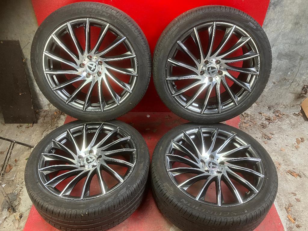 Lichtmetalen velgen Mazda CX5 255/40R20 Pirelli, Auto-onderdelen, Banden en Velgen, Gebruikt, 255 mm, ., Banden en Velgen
