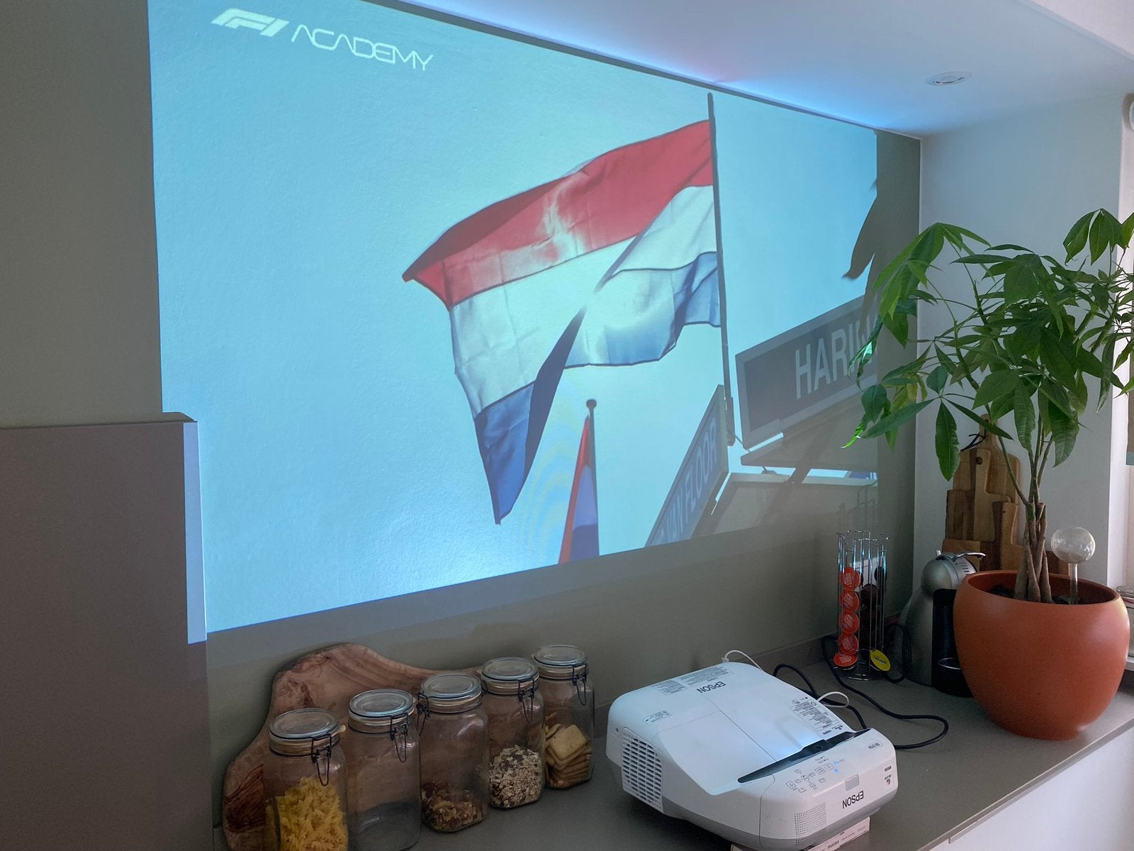 Epson EB695wi |Short Throw beamer LCD|3500 lumen| 3x HDMI, Audio, Tv en Foto, Beamers, Ophalen, Gebruikt, Epson, LCD
