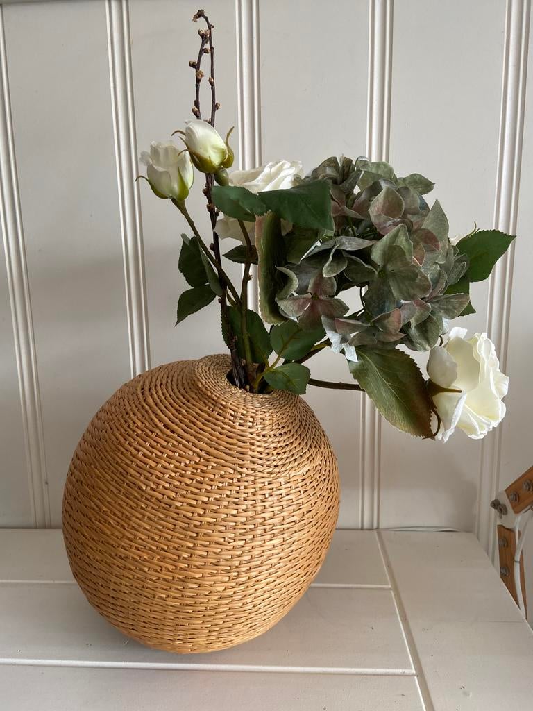 Bolvaas vaas gevlochten rattan of zeegras, Ophalen of Verzenden, Zo goed als nieuw, Rond, Riet
