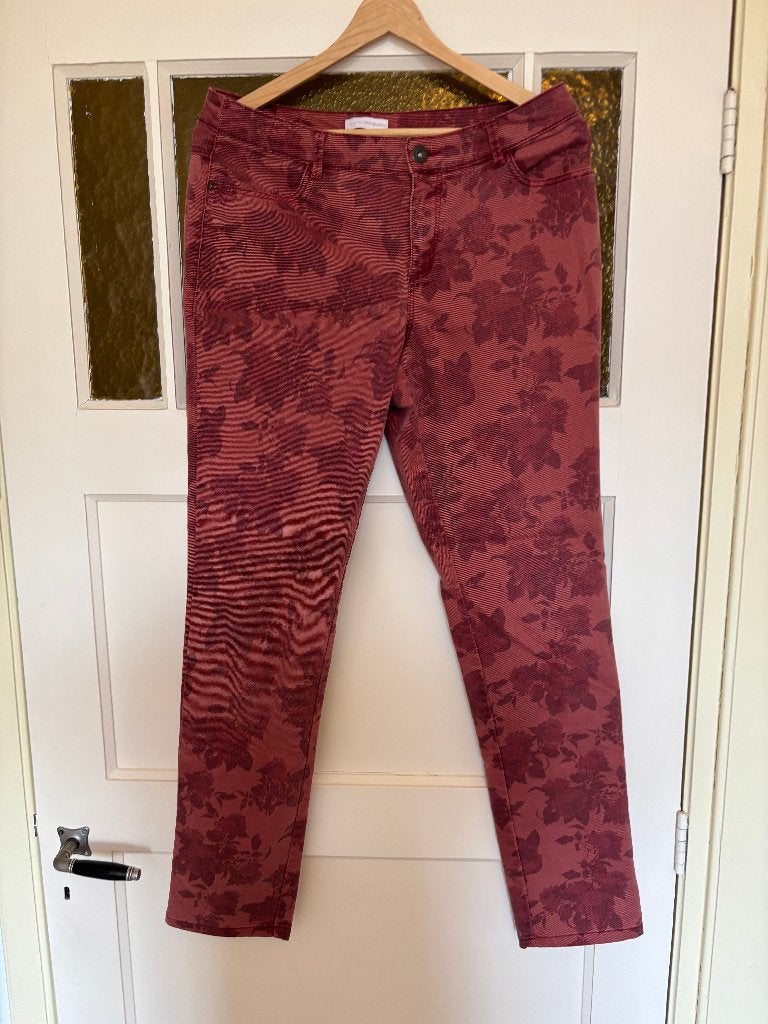 Retro rode broek met bloemen motief, Kleding | Dames, Charles Vogele, Maat 42/44 (L), Ophalen of Verzenden, Lang