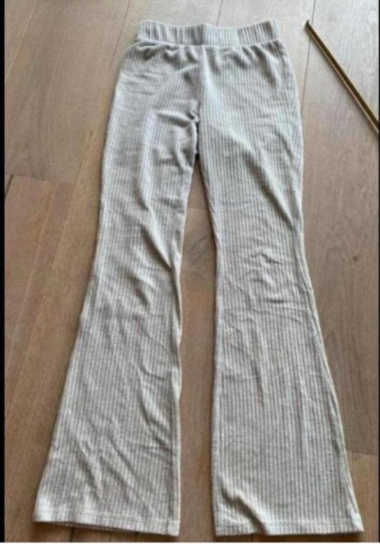 Ribbroek flared S stretch hema, Kleding | Dames, Broeken en Pantalons, Beige, Ophalen of Verzenden, Zo goed als nieuw, Maat 36 (S)