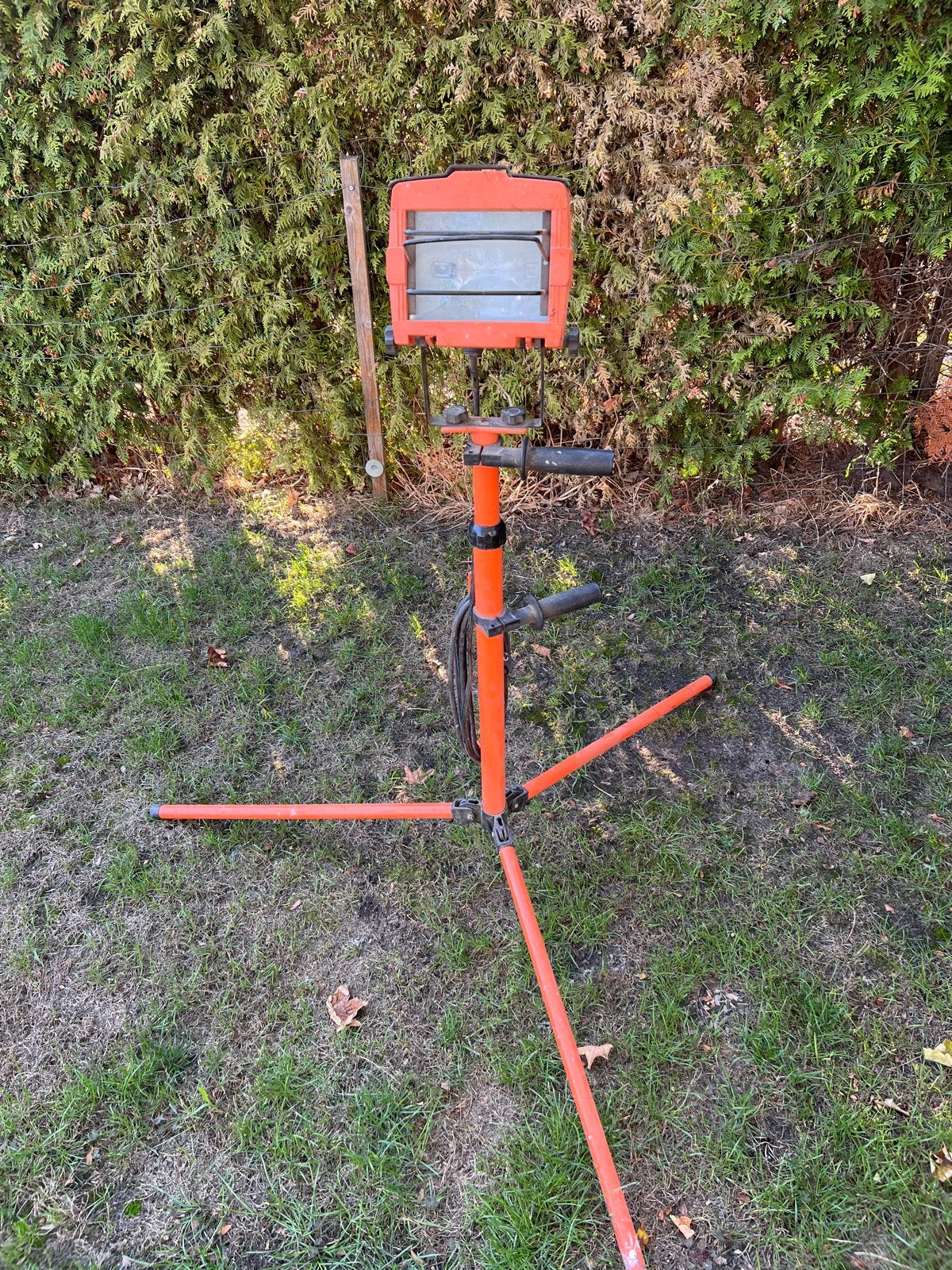 Twee staande bouwlampen - ook los te koop, Ophalen, Gebruikt, Met statief, Lamp met armatuur