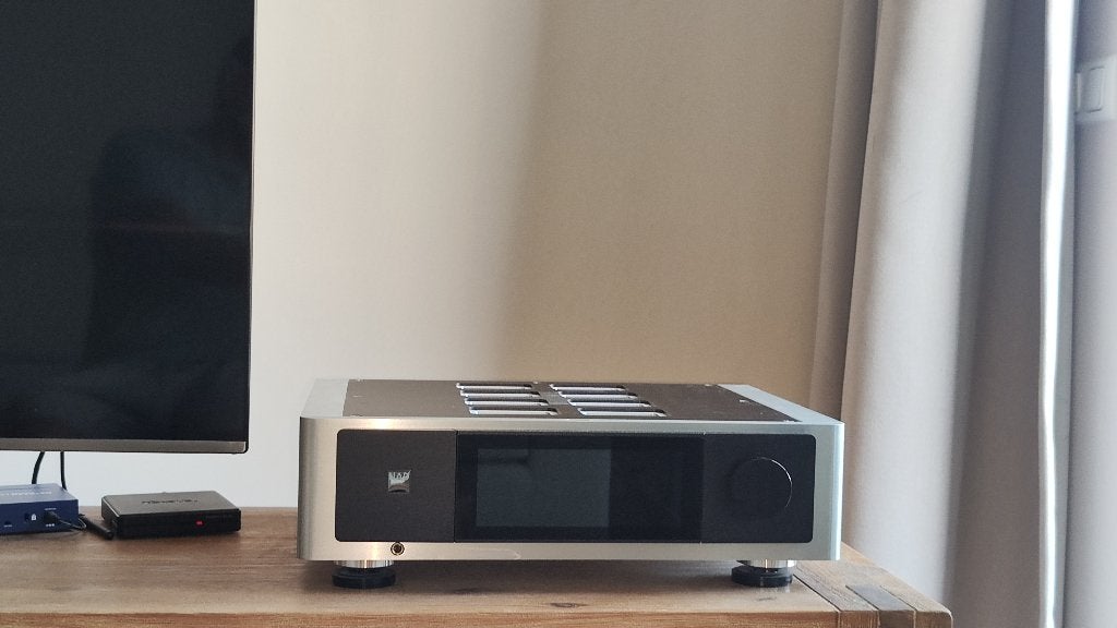 Nad m33 v1