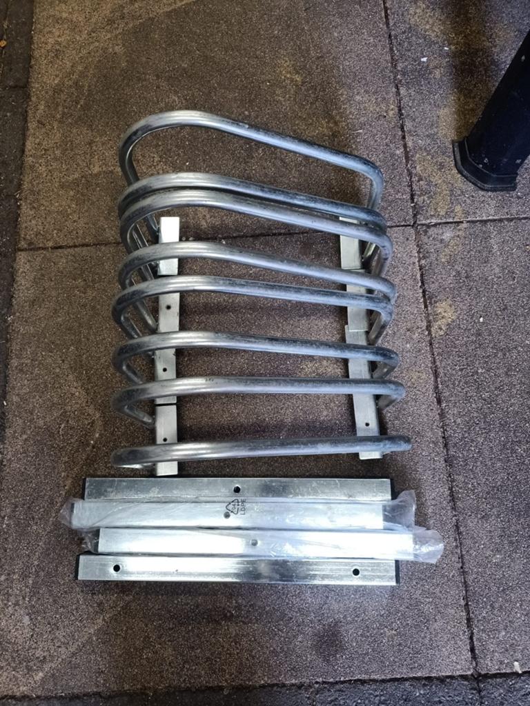 Fietsenrek voor 4 fietsen - Gegalvaniseerd staal, Ophalen, Gebruikt