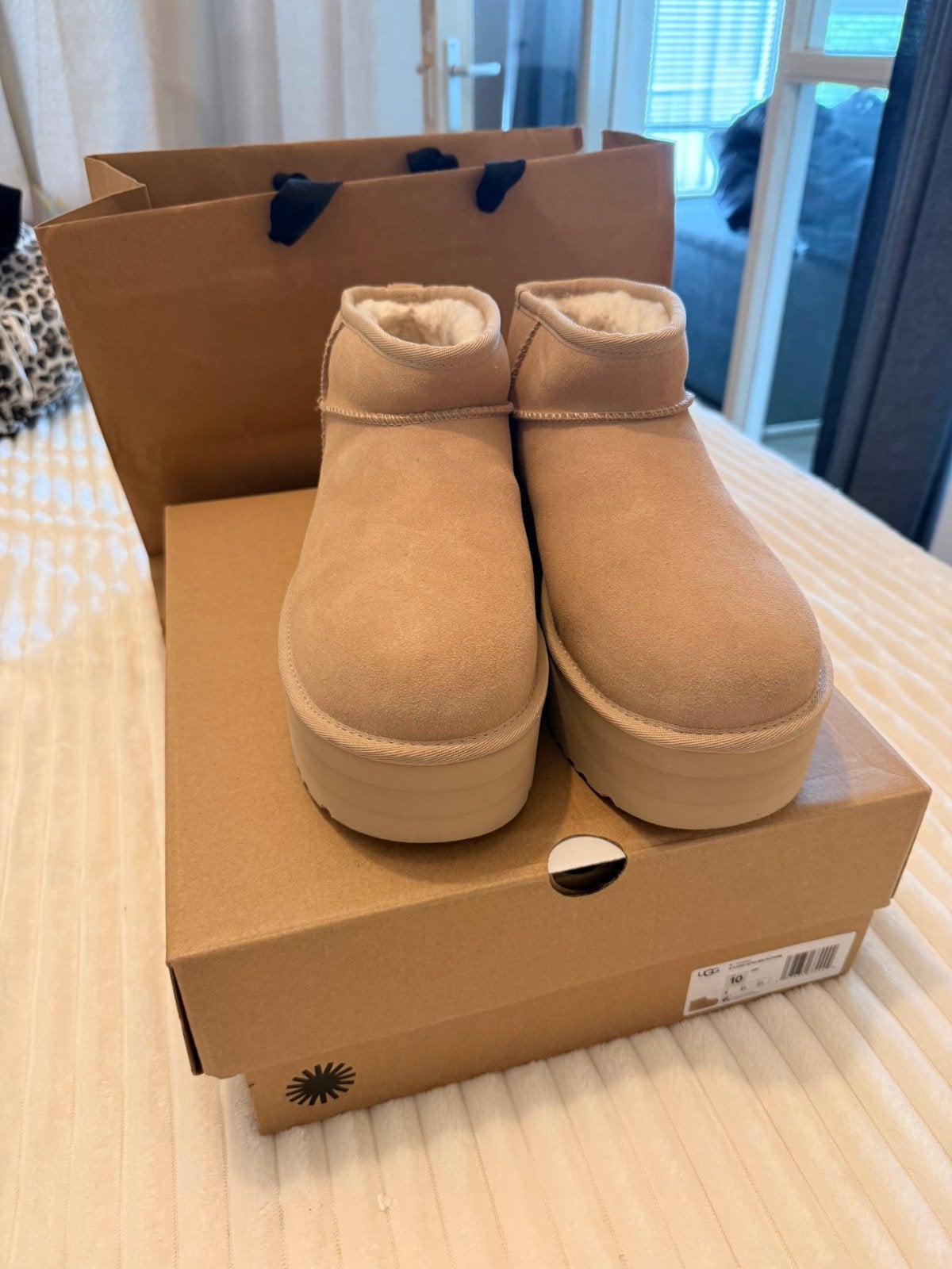 Nieuwe UGGs maat 41 - Beige platform laarzen, Kleding | Dames, Schoenen, Ophalen of Verzenden