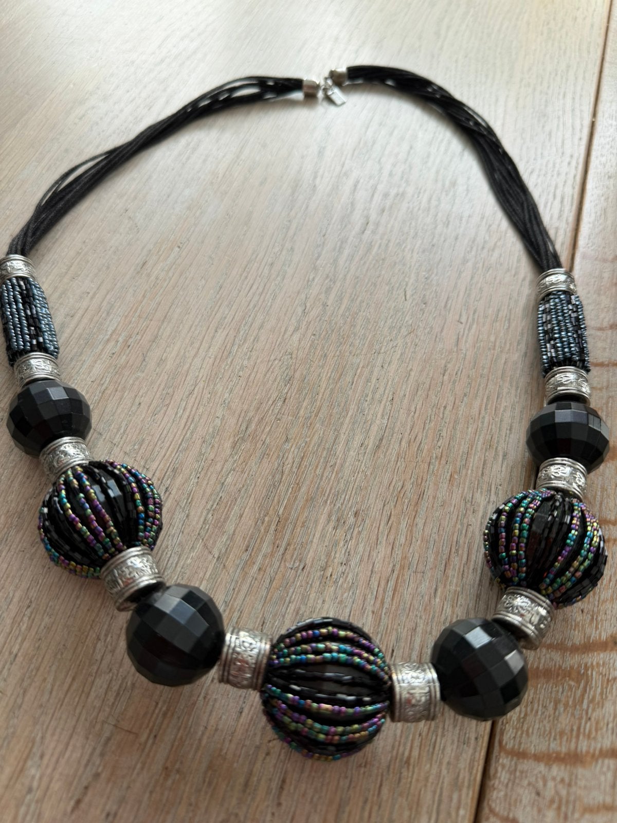 Ketting met glazen kraaltjes en kunststof kralen, Ophalen of Verzenden, Zo goed als nieuw, Kunststof