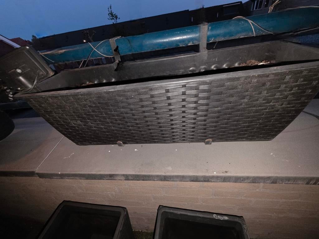 JYSK bloembak met stalen beugels, Tuin en Terras, Bloembakken en Plantenbakken, Ophalen, Kunststof, Gebruikt, Balkon