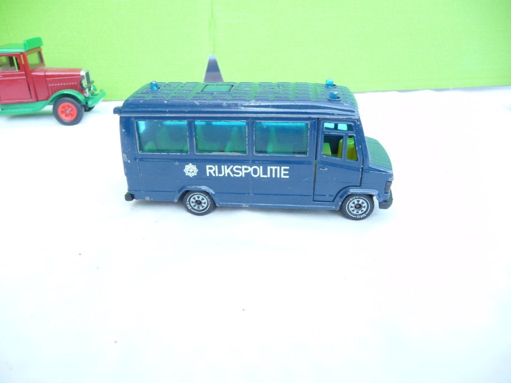 SIKU MECEDES BENZ 809D DONKER BLAUW 70 80E JAREN, Hobby en Vrije tijd, Modelauto's | 1:50, Verzenden, Zo goed als nieuw, Bus of Vrachtwagen